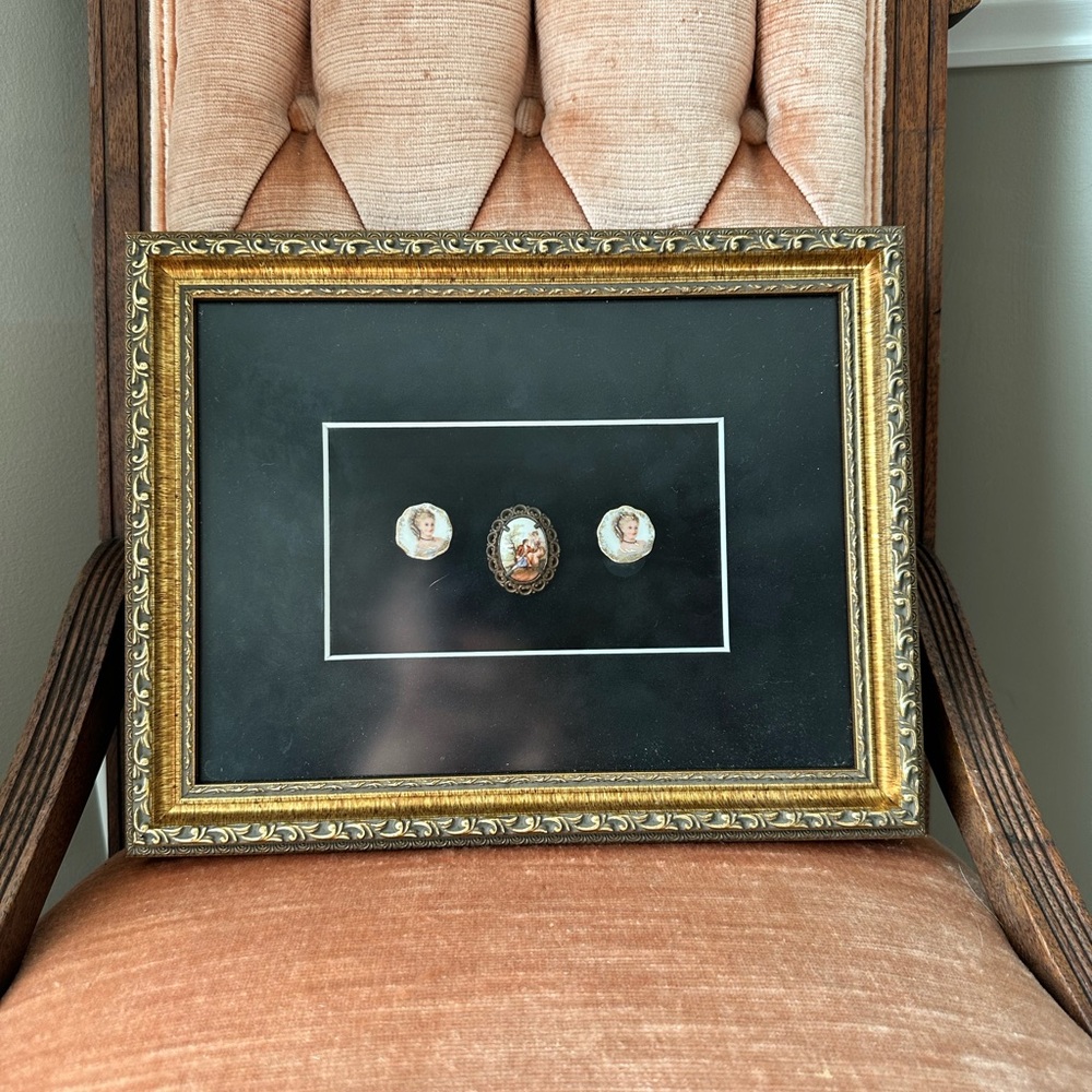 Framed Cameo Art with Gold Frame